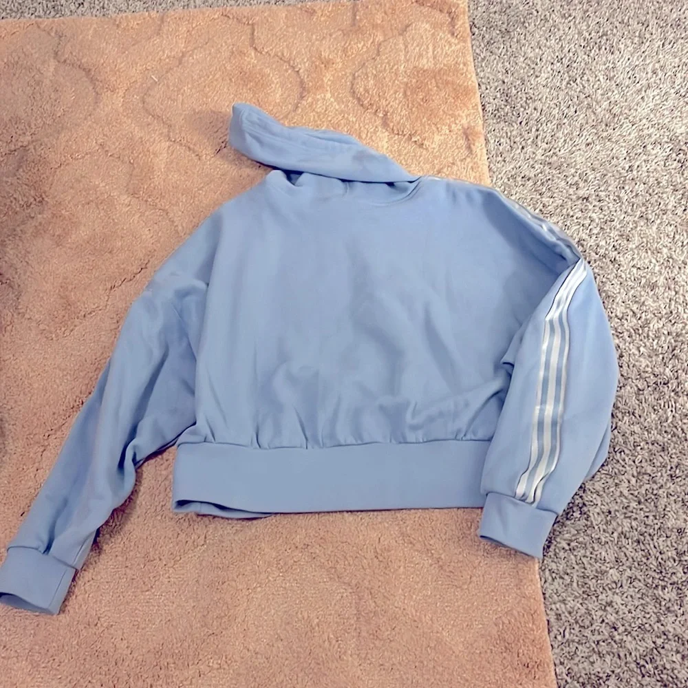 Light blue Adidas cropped hoodie - Picture 2 of 4